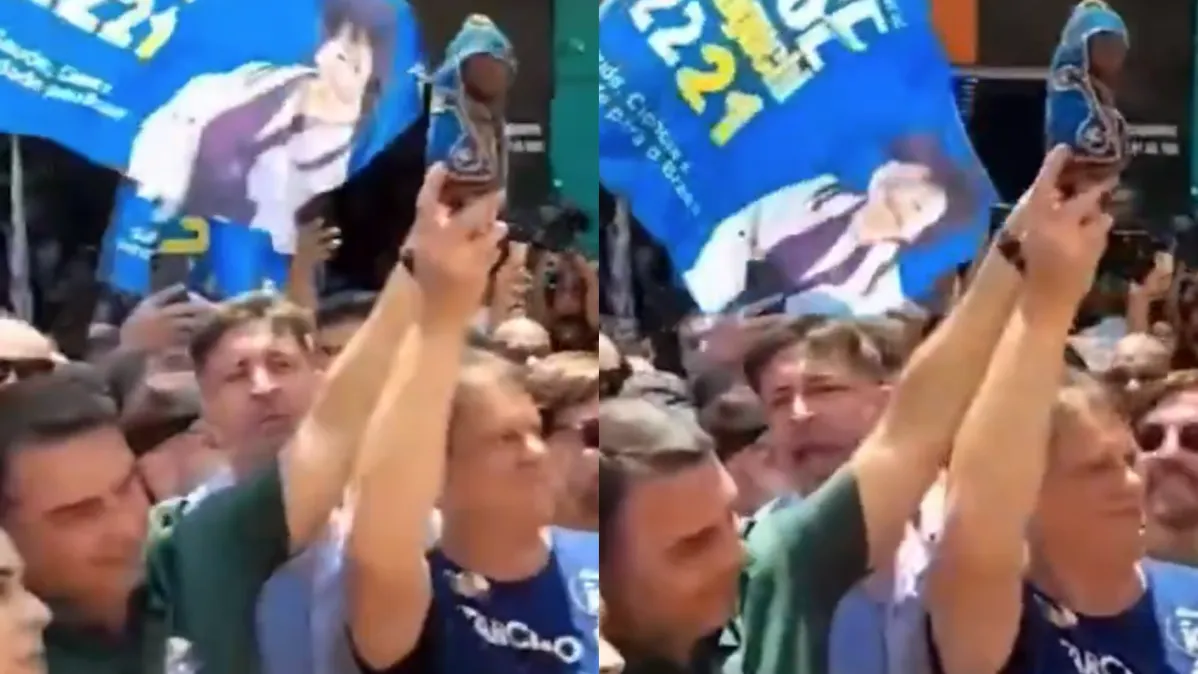 Flávio Bolsonaro e Tarcísio erguem imagem de Nossa Senhora Aparecida em São Paulo